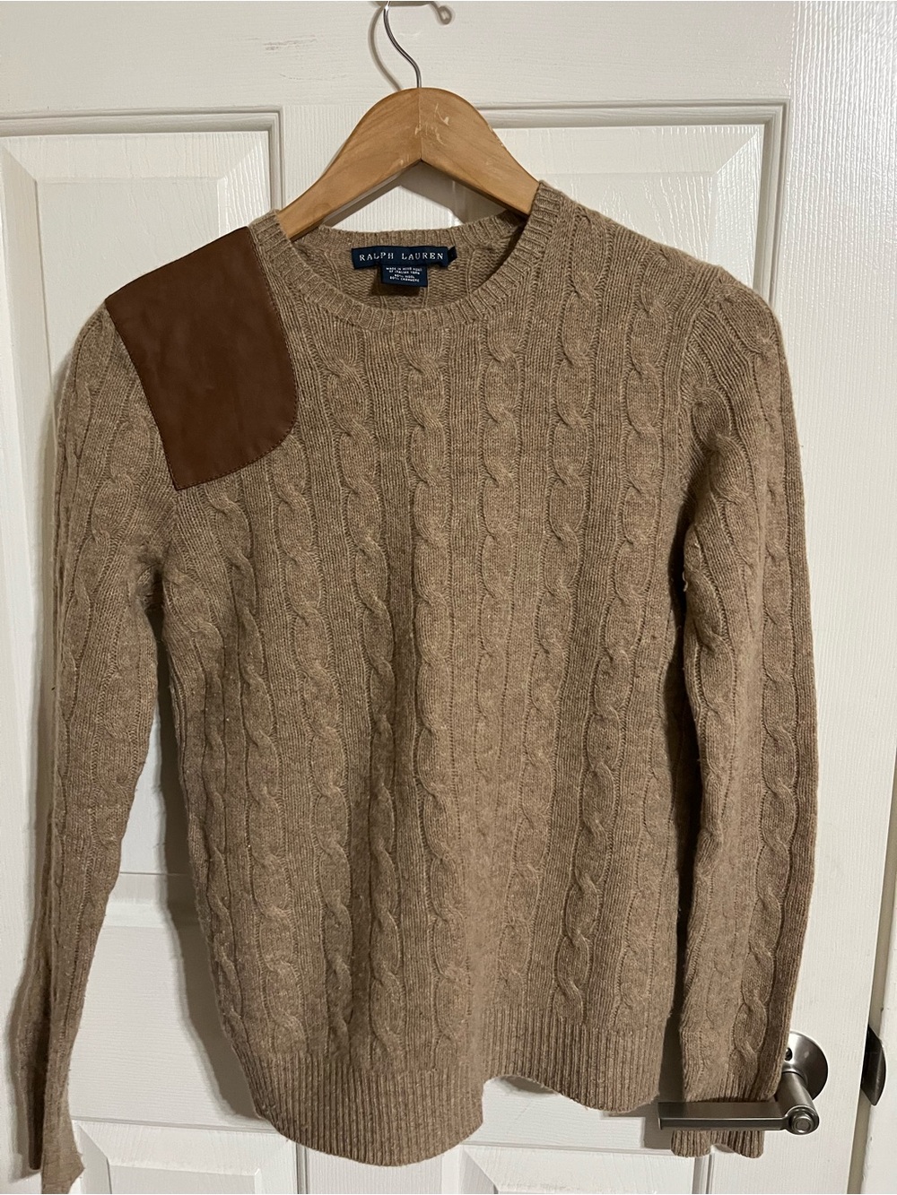 Ralph Lauren Cashmere Cable Crewneck Sweater with Shoulder Patch
18-07 AB